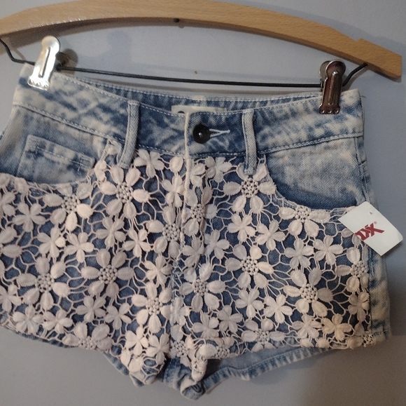 Roxy High Waist Floral Crochet Lace Acid Wash Denim Jean Shorts Size 00 - Picture 9 of 9